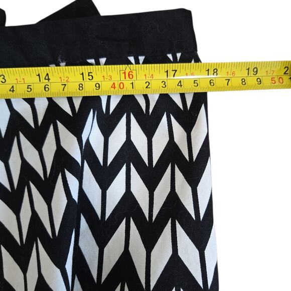 Worthington Women's Black & White Chevron Print Skirt – Size 16 - Picture 4 of 6